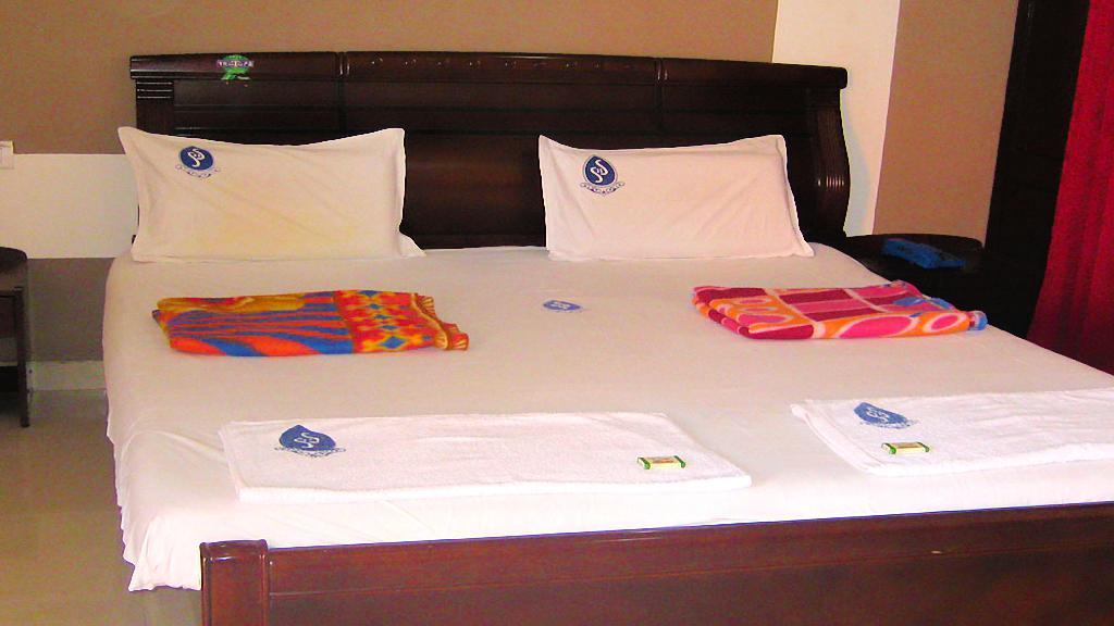 Hotel Sri Saravana ราเมศวาราม ภายนอก รูปภาพ